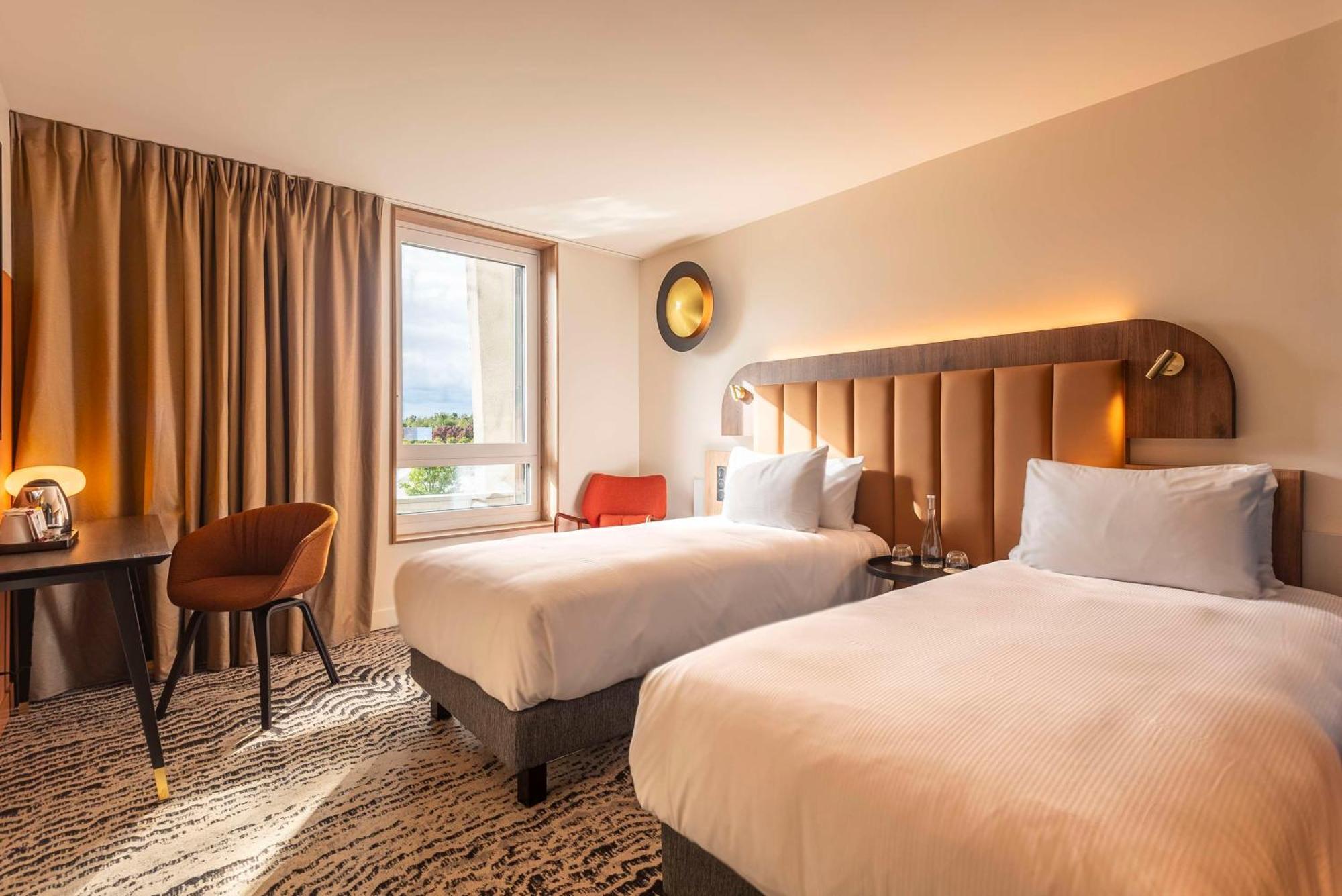 Doubletree By Hilton Lyon Eurexpo & Spa Saint-Priest  Buitenkant foto