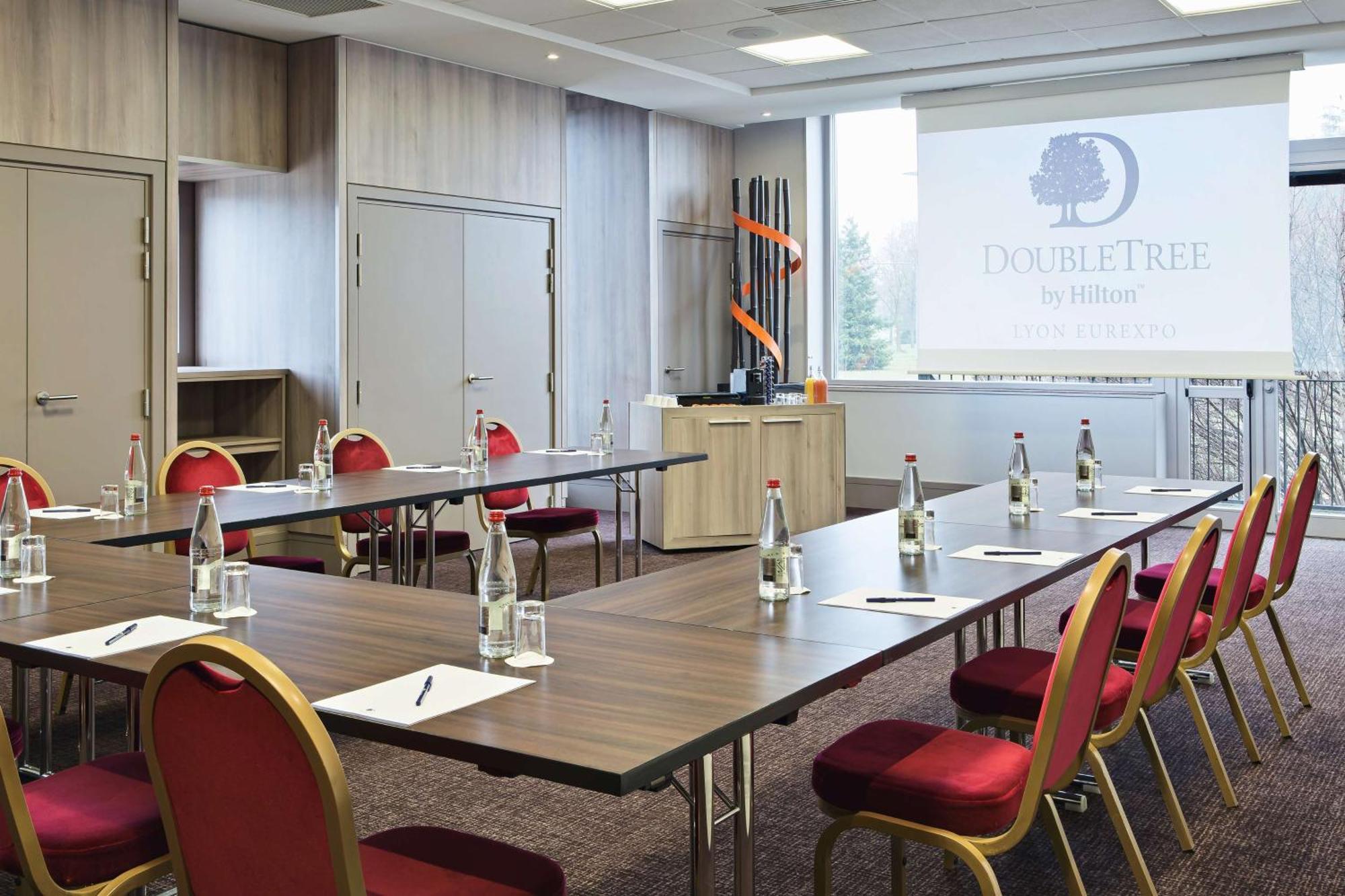 Doubletree By Hilton Lyon Eurexpo & Spa Saint-Priest  Buitenkant foto