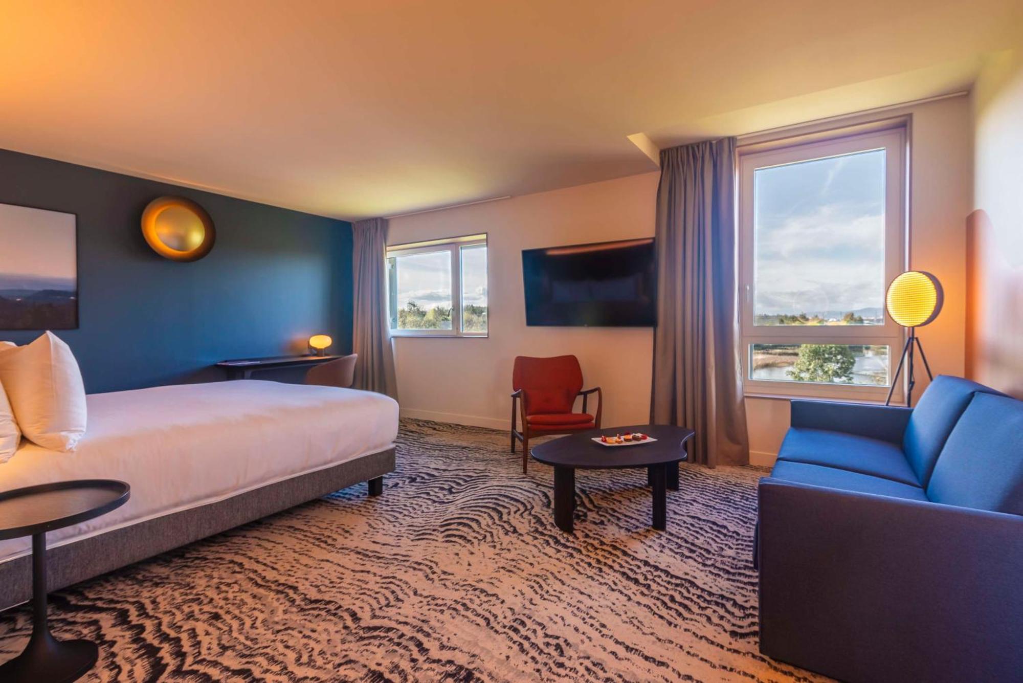 Doubletree By Hilton Lyon Eurexpo & Spa Saint-Priest  Buitenkant foto