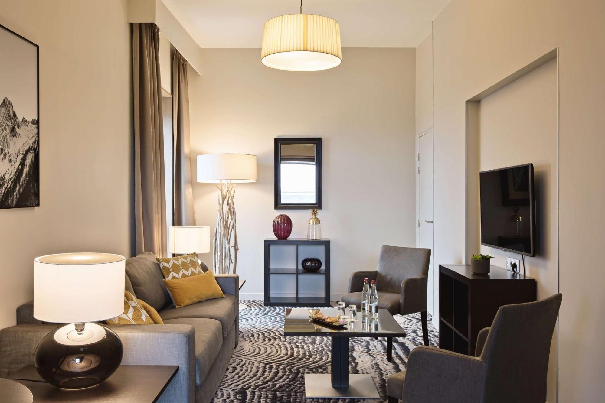 Doubletree By Hilton Lyon Eurexpo & Spa Saint-Priest  Buitenkant foto