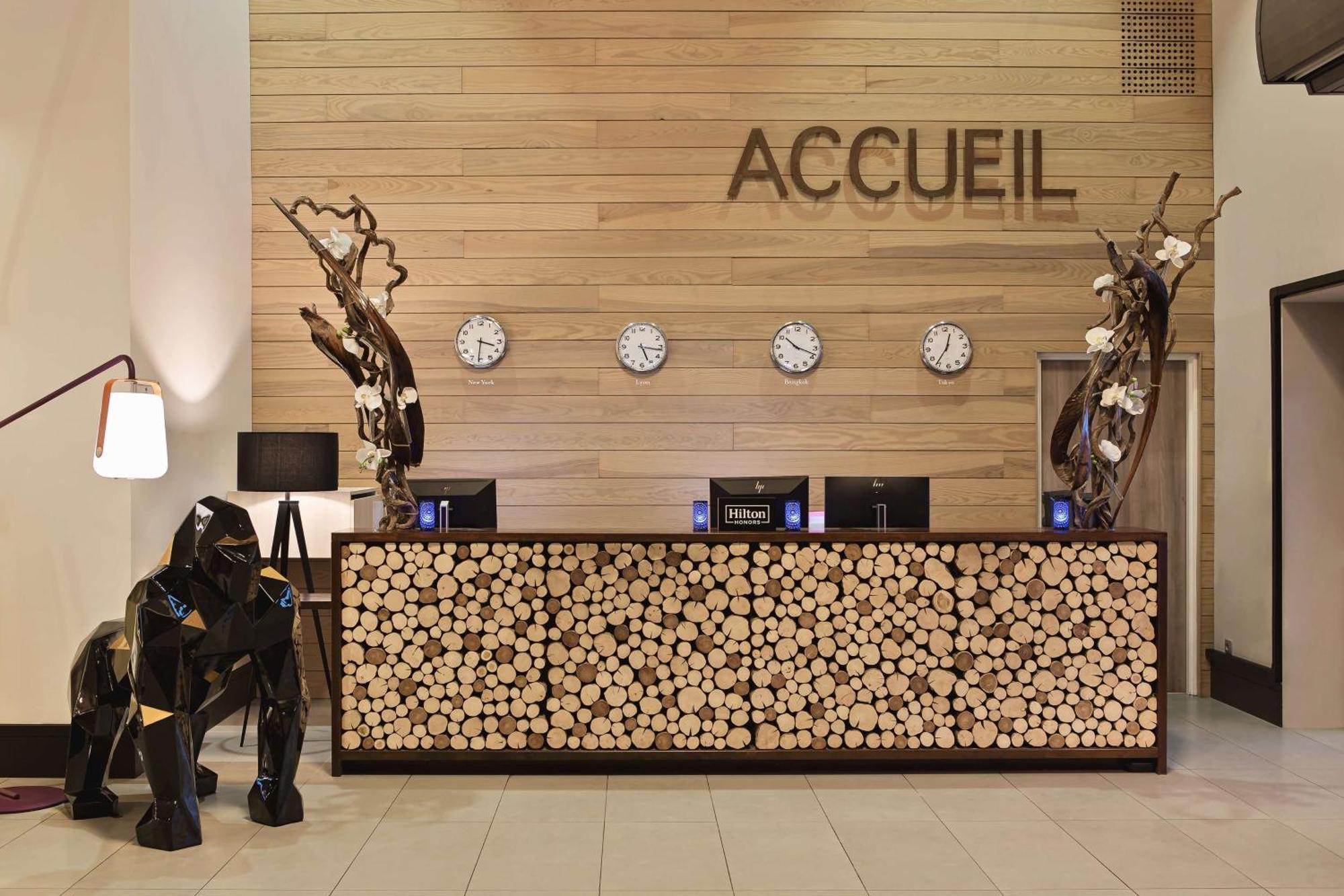Doubletree By Hilton Lyon Eurexpo & Spa Saint-Priest  Buitenkant foto