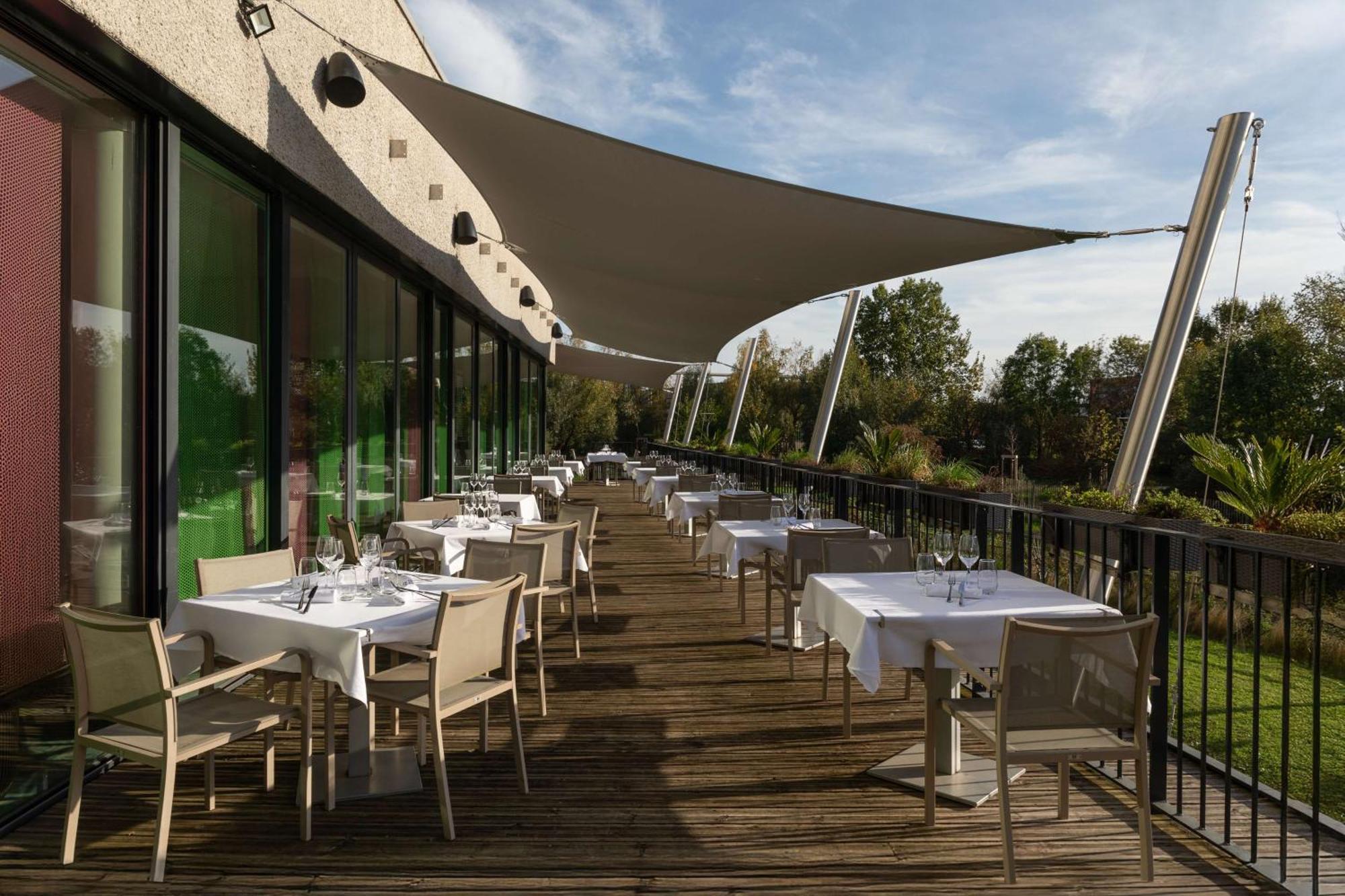 Doubletree By Hilton Lyon Eurexpo & Spa Saint-Priest  Buitenkant foto